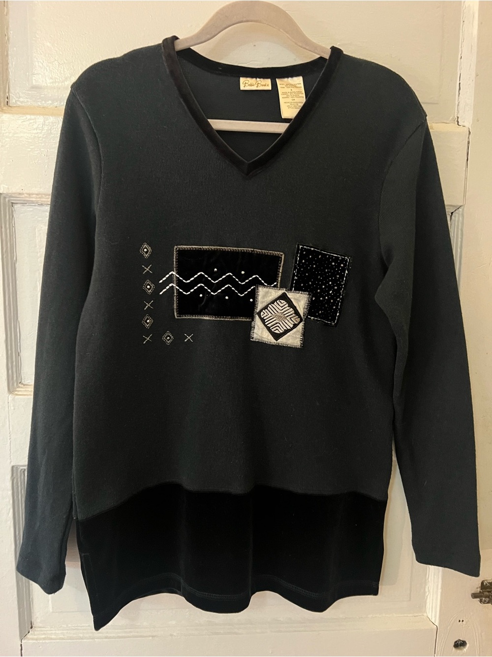 Vintage 1990s Snowflake Theme Abstract Geometric Velvet Appliqué V-neck Pullover
